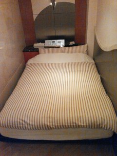 HOTEL VOGUE(ヴォーグ)(台東区/ラブホテル)の写真『208号室 ベッド』by リンゴとバナナ
