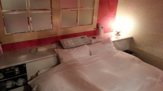 フェリエ(八王子市/ラブホテル)の写真『205号室ベッド』by 春風拳