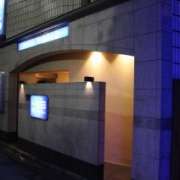 ホテル ワールド(豊島区/ラブホテル)の写真『夜の入口』by スラリン
