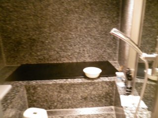 アラウダリゾート国立(国立市/ラブホテル)の写真『浴室のマット』by karin