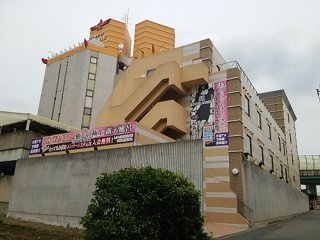 HOTEL BARCH（バーチ）(町田市/ラブホテル)の写真『昼の外観(ヤマト方向から)』by 河童助平