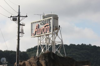 Aurorra(オーロラ)(あきる野市/ラブホテル)の写真『看板』by スラリン