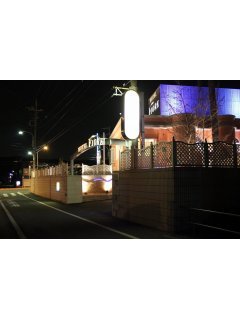 HOTEL FIORE（フィオーレ）(瑞穂町/ラブホテル)の写真『夜の入口』by スラリン