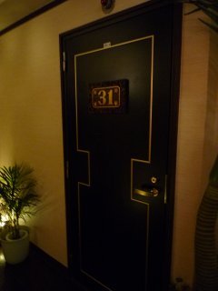 Hotel Bali&Thai 福生店(福生市/ラブホテル)の写真『31号室扉』by スラリン