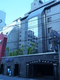 アーバンステージ(新宿区/ラブホテル)の写真『昼の外観』by スラリン