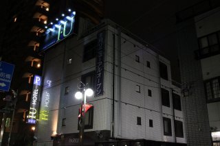 ホテル IU(江戸川区/ラブホテル)の写真『夜の外観３』by スラリン
