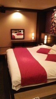 Hotel Re:（リー）(志木市/ラブホテル)の写真『301号室 ベッド回り』by チューソン
