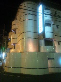 アランド新宿(新宿区/ラブホテル)の写真『夜の外観』by ラッキーボーイ（運営スタッフ）