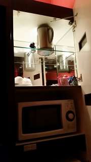 マリオン(八王子市/ラブホテル)の写真『113号室お茶セットと電子レンジ』by 春風拳