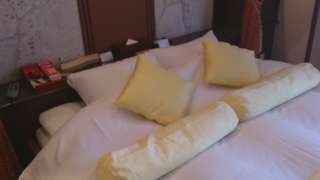 バニラリゾートちゅら(三芳町/ラブホテル)の写真『405号室 ベッド』by おむすび