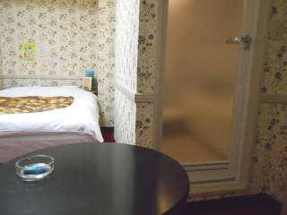 HOTEL府中(府中市/ラブホテル)の写真『208号室、バスルーム入り口』by もんが～