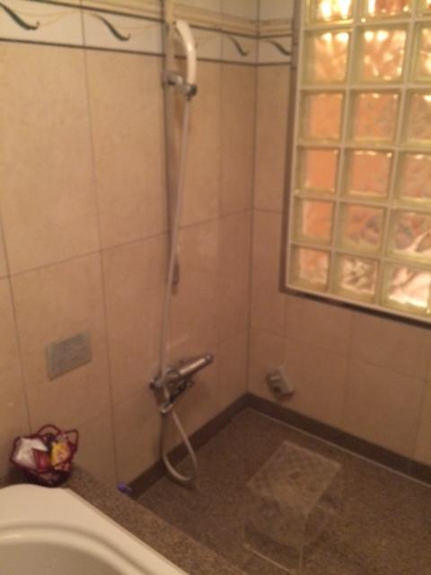 ホテル D-WAVE(ディーウェイブ)(新宿区/ラブホテル)の写真『302号室、浴室シャワー』by ごえもん（運営スタッフ）