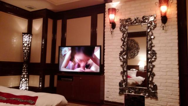 ホテルGIG（ジーアイジー）(川越市/ラブホテル)の写真『２０６号室　テレビと姿見』by H.R委員