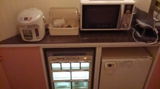 閉店？したホテル(ID:29880)(立川市/ラブホテル)の写真『冷蔵庫、電子レンジ』by イコカ