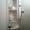 レンタルルーム ビスタ(新宿区/ラブホテル)の写真『５号室　シャワー備品　使い捨て歯ブラシも有る　シャワーの出は快適で、ヘッドが角度を変えられて便利』by セイムス