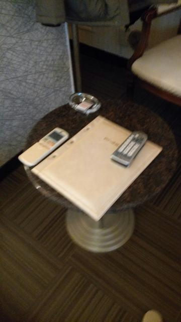 HOTEL Sun（サン）(新宿区/ラブホテル)の写真『606号室のテーブル』by 名無しさん（ID:4403）