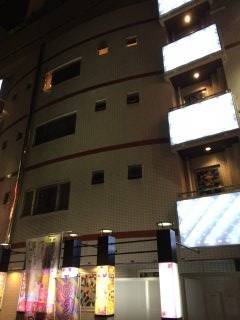 ラピア(新宿区/ラブホテル)の写真『夜の外観』by 子持ちししゃも