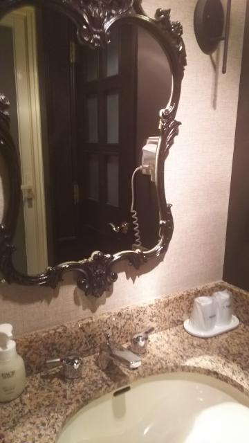 ホテルLios（リオス）(渋谷区/ラブホテル)の写真『402号室の洗面所。鏡がおしゃれ。』by かまってにゃん