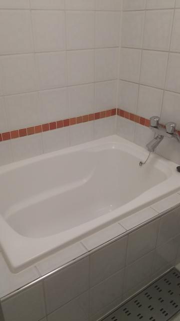 ホテルLios（リオス）(渋谷区/ラブホテル)の写真『402号室の浴槽。狭いです。』by かまってにゃん