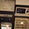 HOTEL ZEBRA（ゼブラ)(豊島区/ラブホテル)の写真『203号室　電子レンジ・DVDプレイヤー（左下はおもちゃ右下は食料の販売機）』by ゆかるん
