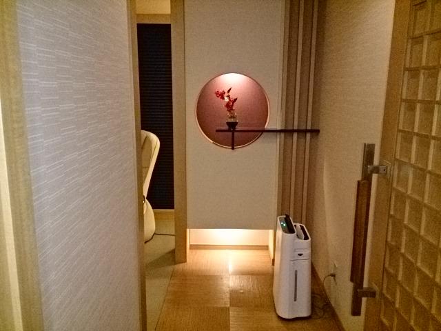 バニラリゾートちゅら(三芳町/ラブホテル)の写真『部屋入口の飾り』by おむすび