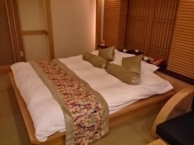 バニラリゾートちゅら(三芳町/ラブホテル)の写真『ベッド』by おむすび
