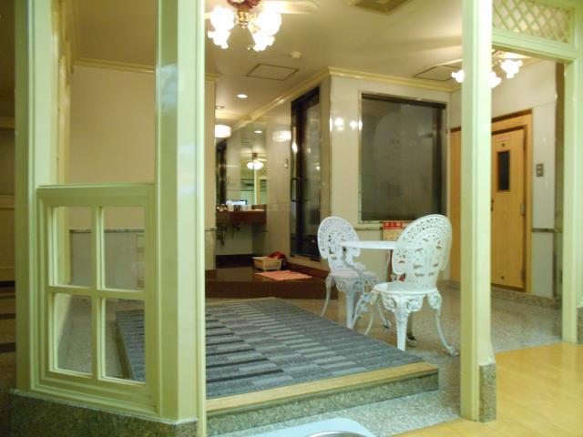 フランセ(八王子市/ラブホテル)の写真『506号室、サウナから出た後の休憩用のチェアとカーペット？』by もんが～