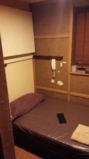 プチホテルコスモス(荒川区/ラブホテル)の写真『201号室。入り口から奥に向かって撮影』by 偏頭痛 持ち男