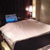 HOTEL LIRIO（リリオ）(渋谷区/ラブホテル)の写真『203号室のベッド。普通サイズです。』by かまってにゃん