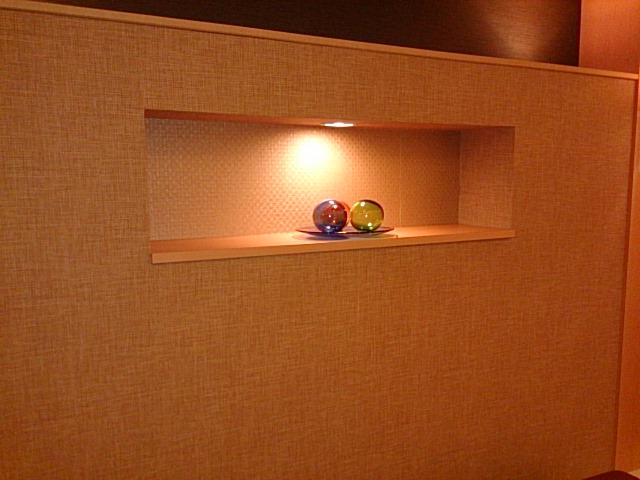 バニラリゾートちゅら(三芳町/ラブホテル)の写真『部屋の壁飾り』by おむすび