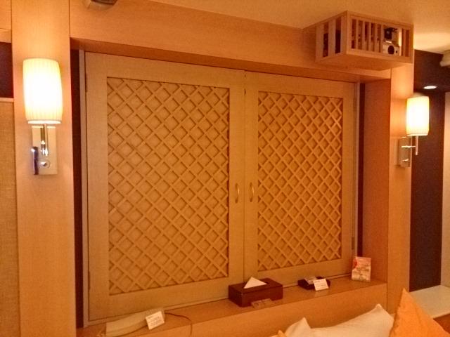 バニラリゾートちゅら(三芳町/ラブホテル)の写真『枕元の照明』by おむすび