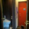 ホテル Ｘ(豊島区/ラブホテル)の写真『502号室 トイレ、玄関を内側より望む』by ルーリー９nine