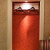 ホテルCLAiRE（クレア）(渋谷区/ラブホテル)の写真『103号室のクローゼット。ズボン掛のハンガーもあり、助かります。』by かまってにゃん