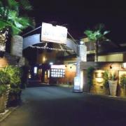 Hotel Bali&Thai 狭山店(狭山市/ラブホテル)の写真『夜の外観』by もんが～
