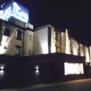 HOTEL NATURA（ナチュラ）(志木市/ラブホテル)の写真『夜の外観』by もんが～