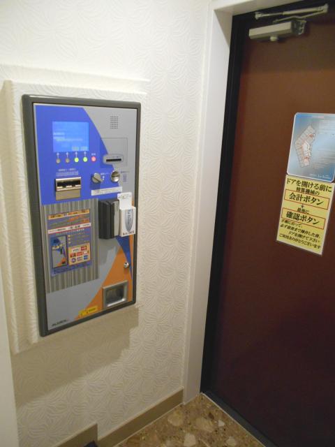 ラフェスタ国立(国立市/ラブホテル)の写真『301号室、自動清算機』by もんが～