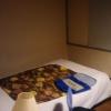 ホテルSILK(渋谷区/ラブホテル)の写真『302のベッド、標準的なｗベッドでした。LHには小さな感じでした。上にはガウンほか入った袋が置いてありました。』by まさおじさん