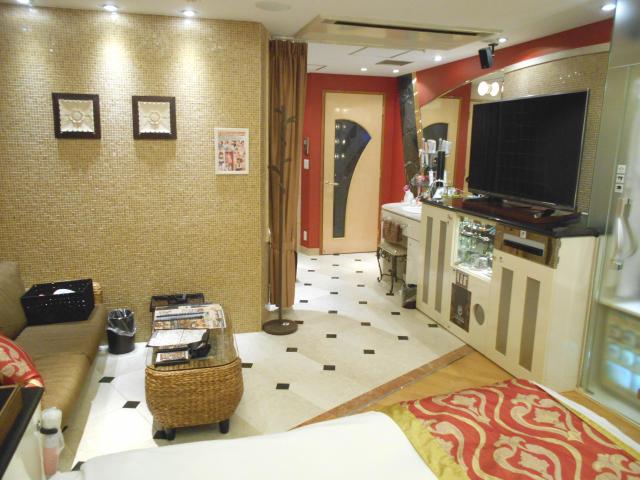GRAND CARIBBEAN LUXURY HOTEL(所沢市/ラブホテル)の写真『208号室（部屋奥から入口方向）』by もんが～