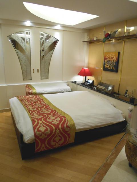GRAND CARIBBEAN LUXURY HOTEL(所沢市/ラブホテル)の写真『208号室、ベッド』by もんが～