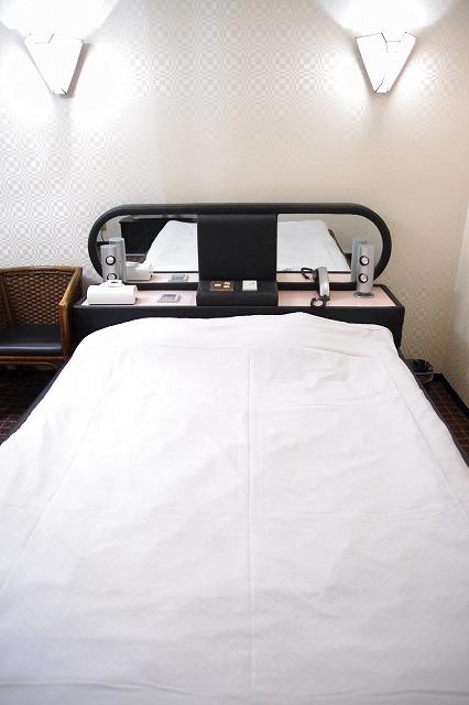 HOTEL Sun（サン）(新宿区/ラブホテル)の写真『306号室　ベッド』by マーケンワン