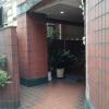 HOTEL K(新宿区/ラブホテル)の写真『入口左側アプローチ』by ルーリー９nine