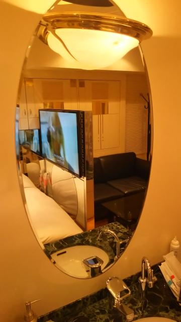 ＸＯ歌舞伎町(新宿区/ラブホテル)の写真『412号室洗面台の鏡』by ミド丸