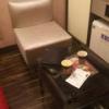 HOTEL Beat WAVE（ビートウェーブ）(渋谷区/ラブホテル)の写真『301号室のソファーとテーブル。ソファーは１脚のみで、テーブルもちょっと小さいです。』by かまってにゃん