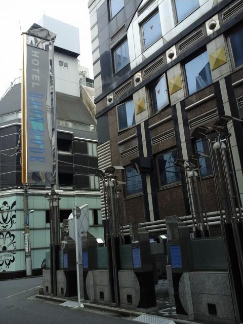 ブロンモード新宿(新宿区/ラブホテル)の写真『昼の入口  近影』by ルーリー９nine