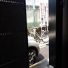 HOTEL schall（シャール）(台東区/ラブホテル)の写真『線路側入口  エントランス内より望む』by ルーリー９nine
