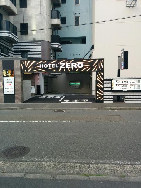 HOTEL ZERO(横浜市港北区/ラブホテル)の写真『駐車場出入口』by ましりと