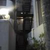 HOTEL スコーネ(さいたま市中央区/ラブホテル)の写真『薄暮の非常階段付近』by ルーリー９nine