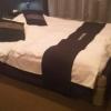 カサンドラ(渋谷区/ラブホテル)の写真『103号室のベッド。ベッド両脇もスペースがあります。』by かまってにゃん