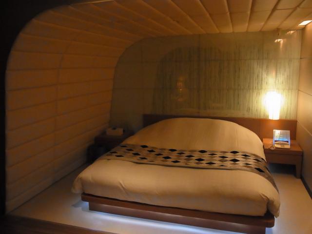 アラウダリゾート国立(国立市/ラブホテル)の写真『211号室 ベッド』by ホテルレポったー