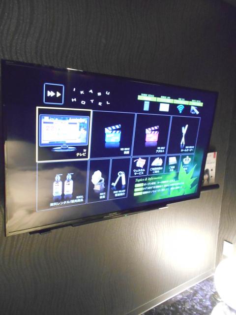 IKASU HOTEL(八王子市/ラブホテル)の写真『401号室、テレビ』by もんが～